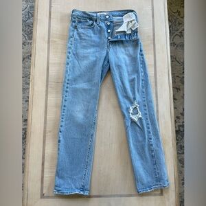 Levi’s Women’s Wedgie Straight light Wash Jeans Size 27